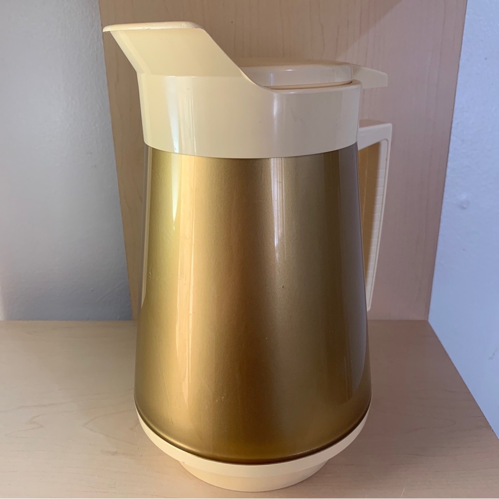 Thermo-Serv Custard and Gold Insulated Server/Pitcher - 6 Cup 10.5” Vintage Rare